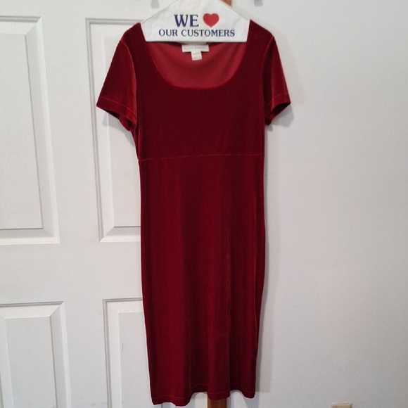 Maggy London Dresses & Skirts - Maggy London Rich Red Midi Dress